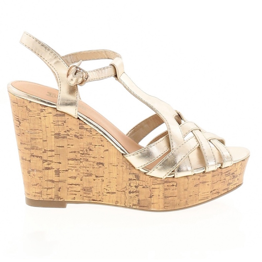 Brash gold wedges